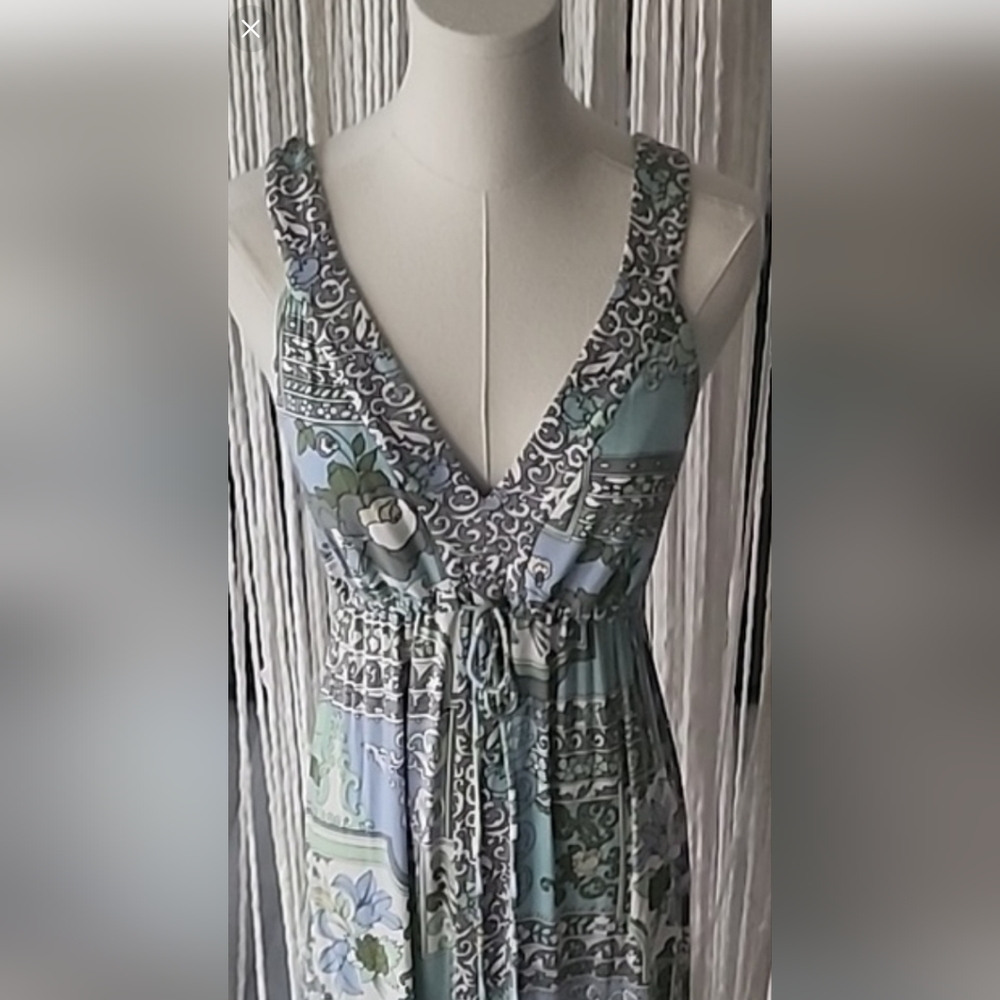 Tommy Bahama Maxi - Picture 2 of 8